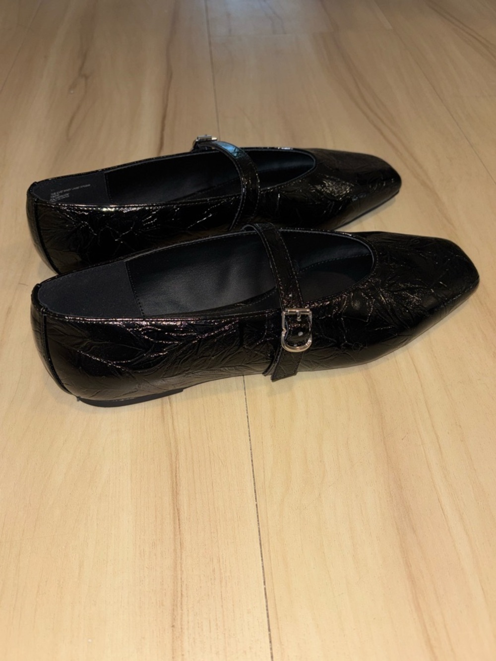 Katy Perry Black Mary Jane Flats w Crinkled Sheen Finish - Women’s 10US - NWOT - Picture 3 of 6